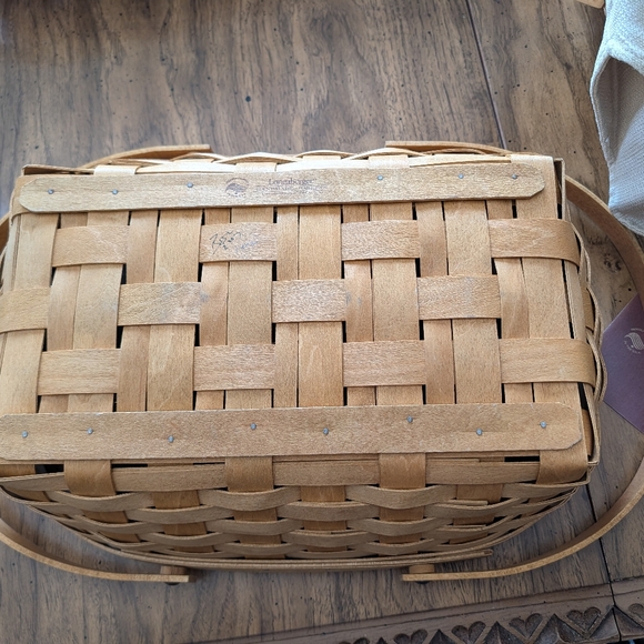 Longaberger Small Oval Gathering Basket with Lidded Protector, & Sage Liner - Picture 8 of 9